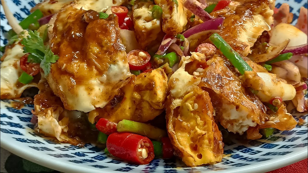 ยำไข่ดาวกะทิน้ำพริกเผา จานอร่อย จัดจ้าน ทำง่าย Fried egg coconut milk and chilli paste salad