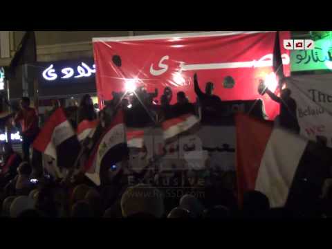 فرحة بالميدان لحظة اعلان شائعة حرق قسم سيدى جابر