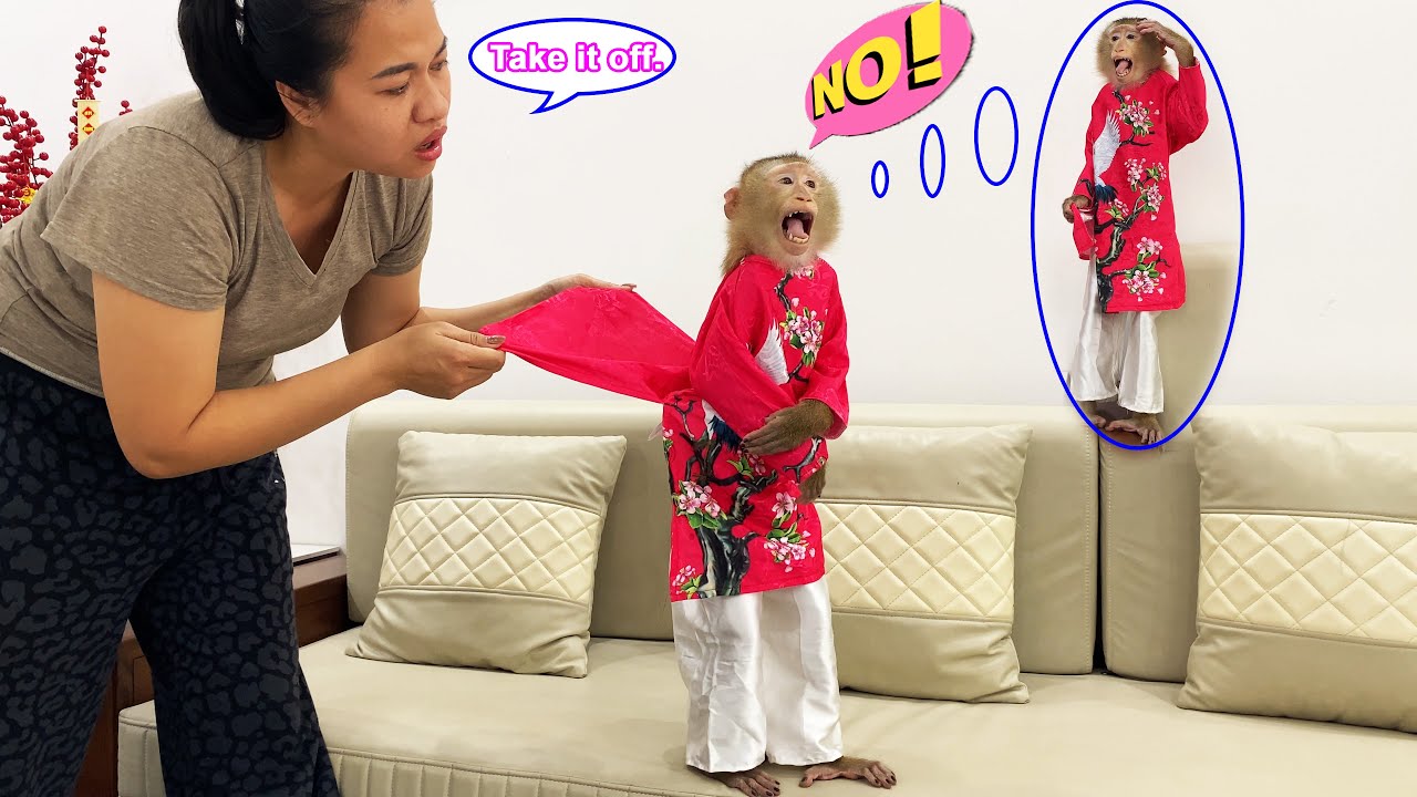 Лили не хотела снимать свое красивое платье и не позволяла матери сделать это.