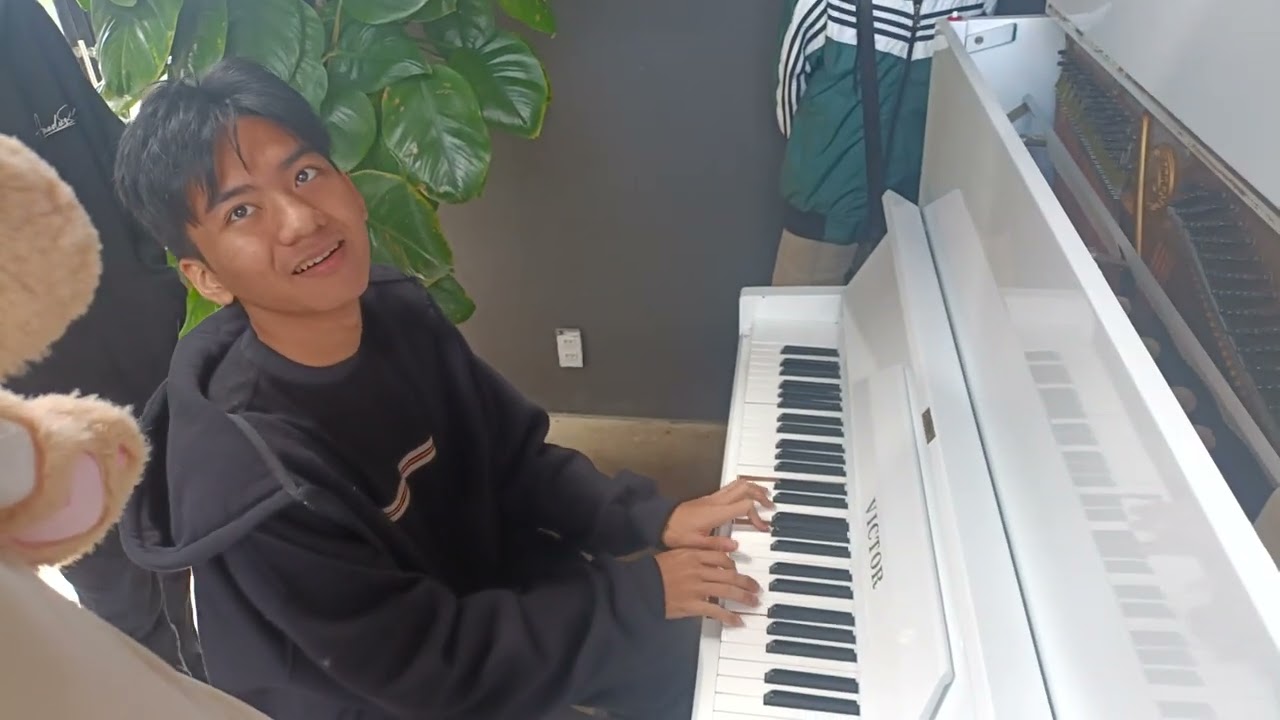 Sĩ vương đánh đàn 