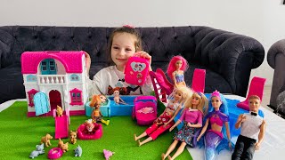 Barbie Ailesi evcilik videosu!Ada Barbie evi yapıyor havuz kuruyor!Barbie kız evcilik videosu.