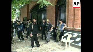 RUSSIA: CHECHNYA: RUSSIAN SOLDIERS PULL OUT OF GROZNY