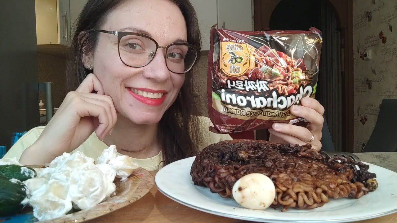 МУКБАНГ корейская лапша / пельмени ВкусВилл / Ирония судьбы / Ипполит ...