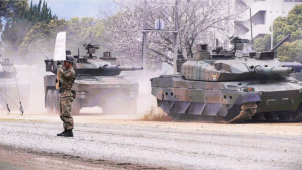 第8機動師団・北熊本駐屯地記念行事「模擬戦闘訓練展示」別アングルバージョン。Self-Defense Forces mock combat training display.Version 2