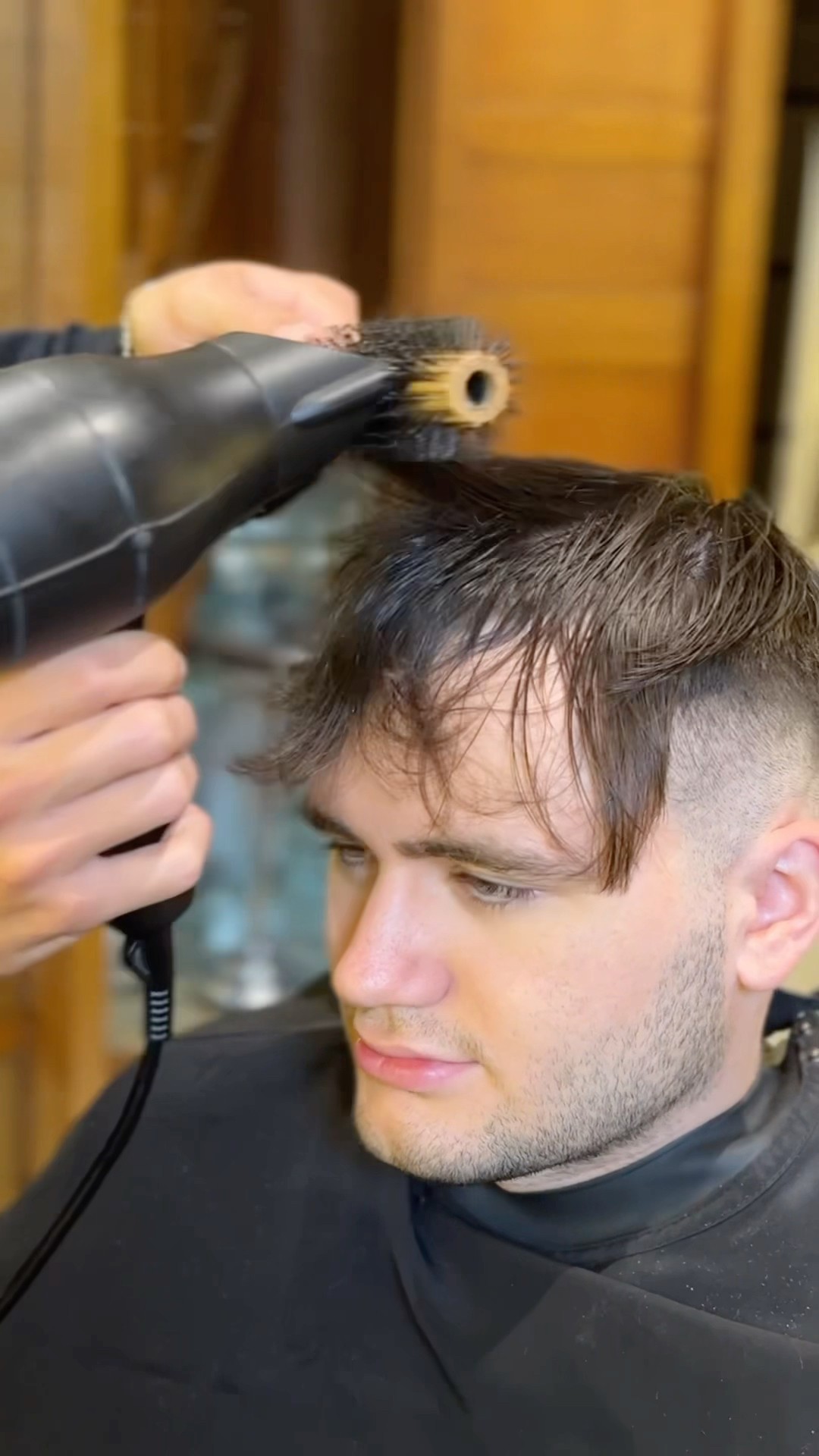 La nouvelle coupe de Néo ! ?