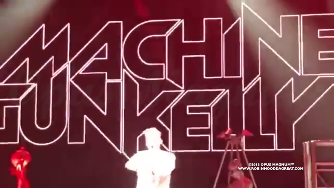 Machine Gun Kelly Gets Booed Offstage While Performing Rap Devil Eminem Diss - YouTube