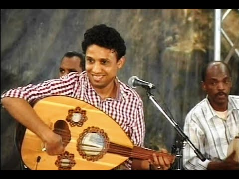 رمزي باتحمم على شاطئ البحيره