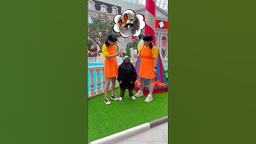 Dolls and dwarf fighter...😬🫣🦑 #squidgame #pranks #twins