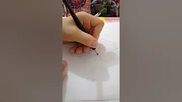 رسم فتاة بمضلة بأقلام الرصاص ✨✨