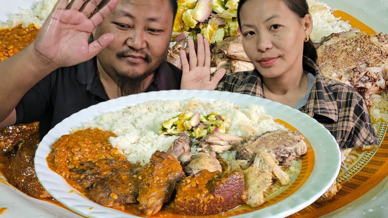 Копченая свинина местного производства с аксоне | Куриное карри местного производства | Салат | Н...