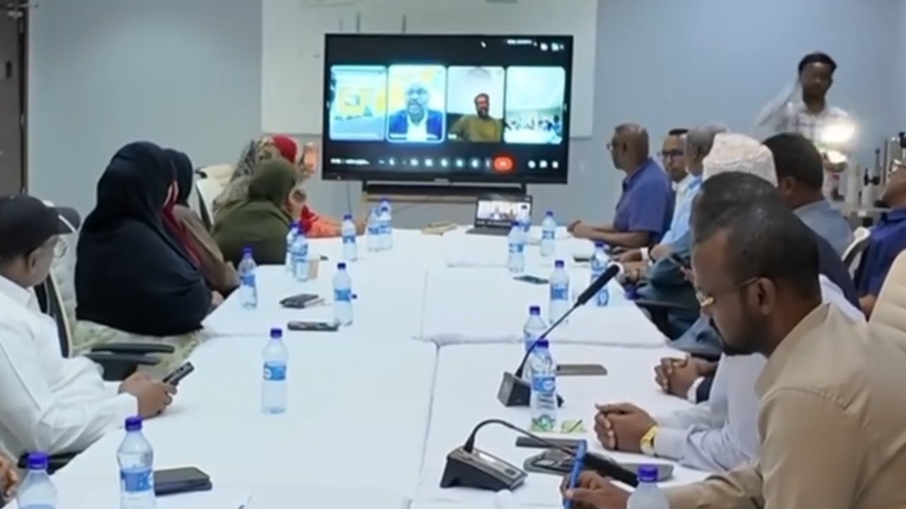 DEG DEG: Siciid Deni oo Zoom kula Shirayo Xildhibaanada loo diiday Safarka Garoowe