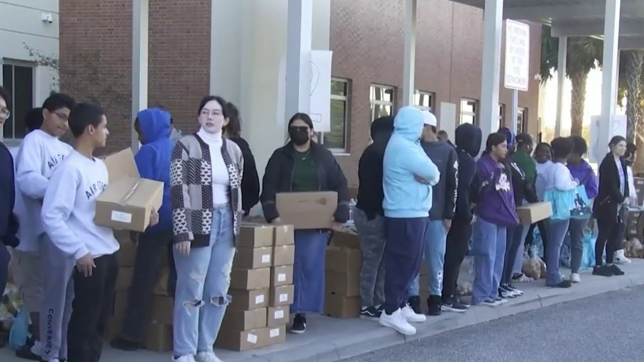 ‘This helps me a lot’ 2,500 families receive meals during Orange