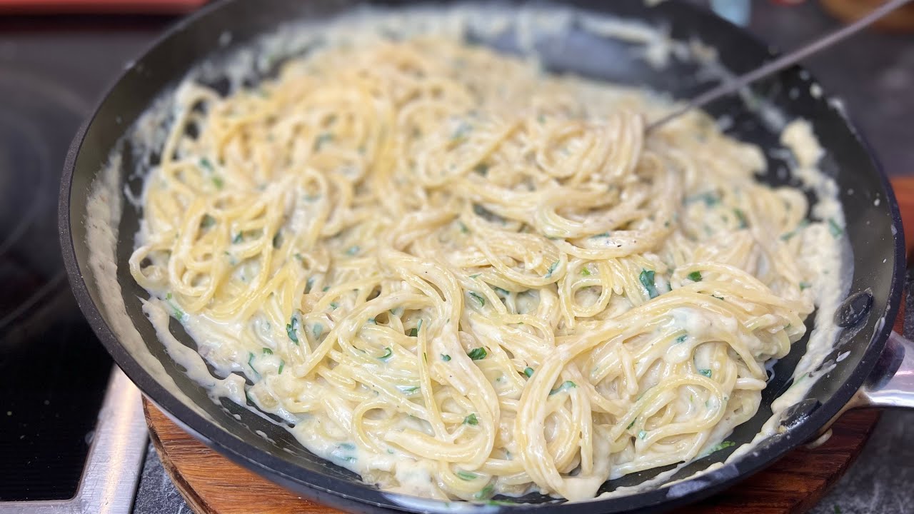 Spaghete cu sos de usturoi. 