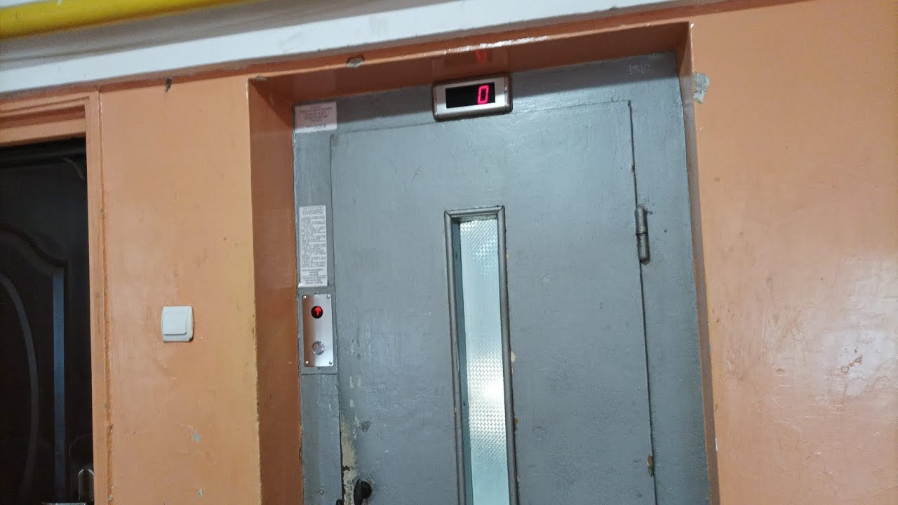 Lift vechi tip AB modernizat in Piata Abator, Cluj-Napoca