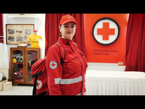 Ανοίγουμε το σακίδιο επιβίωσης του Ερυθρού Σταυρού | Η ΚΑΘΗΜΕΡΙΝΗ