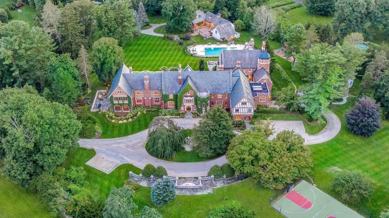 14,900,000! This Orchard’s End Estate in New Canaan CT boast timeless