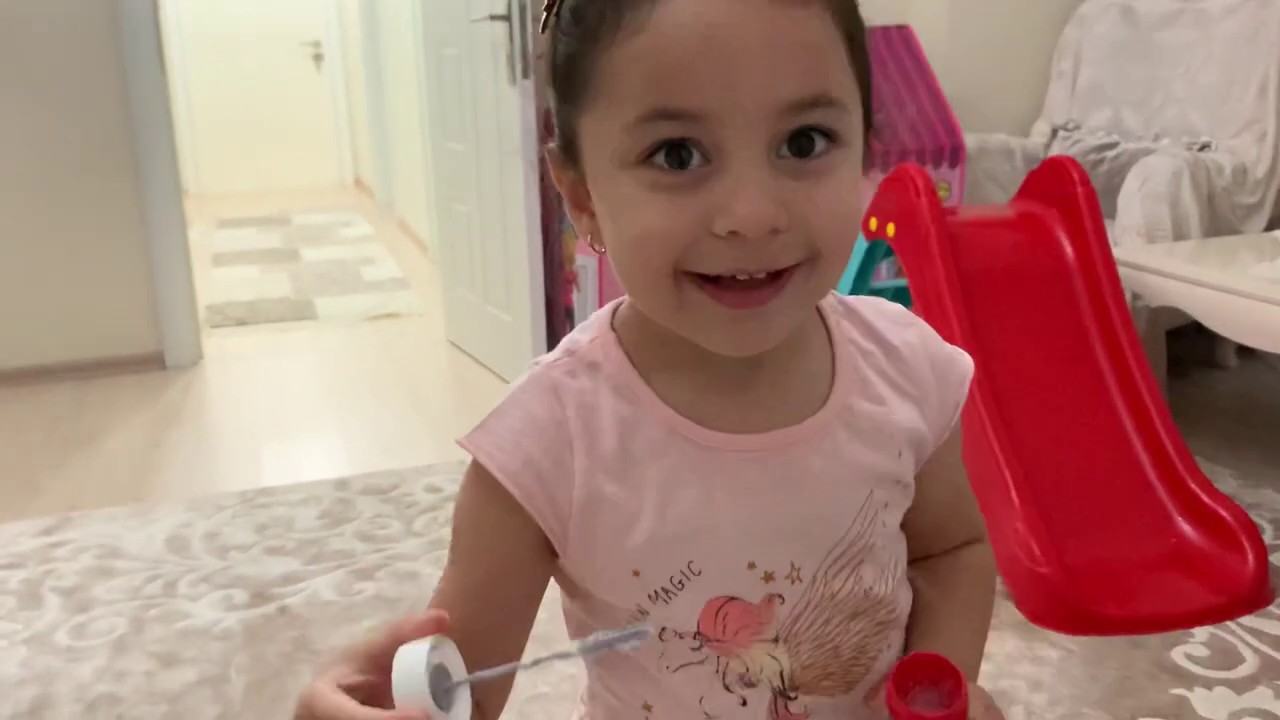 Elif Ada köpük yapıyor ve çılgınca dans ediyor 💃 eğlenceli çocuk