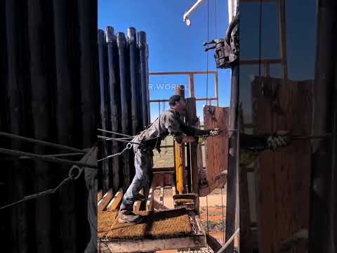 Derrickman Pulling Pipe