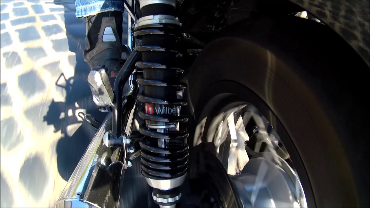 Moto Guzzi V7 II & Wilbers 630 TS