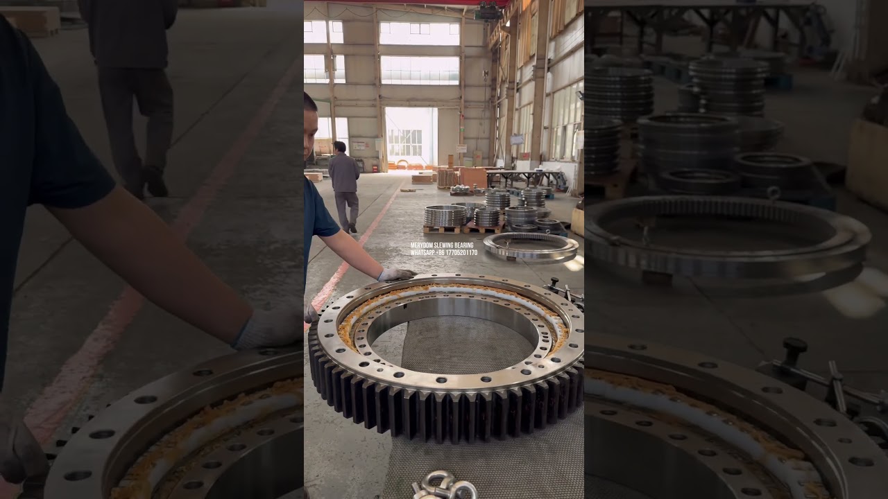 This is the internal structure of a three-row roller slewing bearing during rotation.