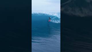 This is how you ride a HEAVY wave with style! 4K  #surfing #surf