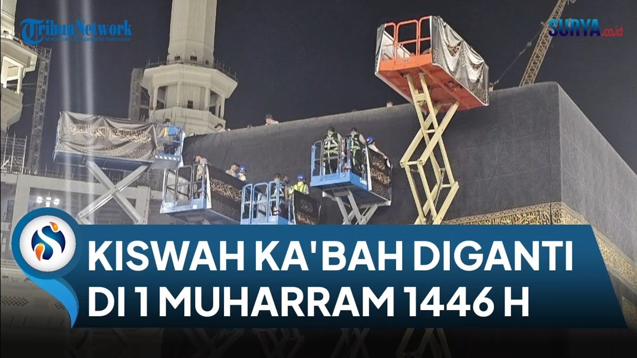 MOMEN KISWAH KA'BAH Diganti Di 1 MUHARRAM 1446 H. Jemaah Haji Ramai Mengabadikan dengan Handphone
