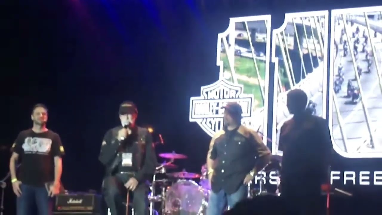 Apaixonados por motos- Capitão Senra homenageado nos 110 anos da Harley-Davidson