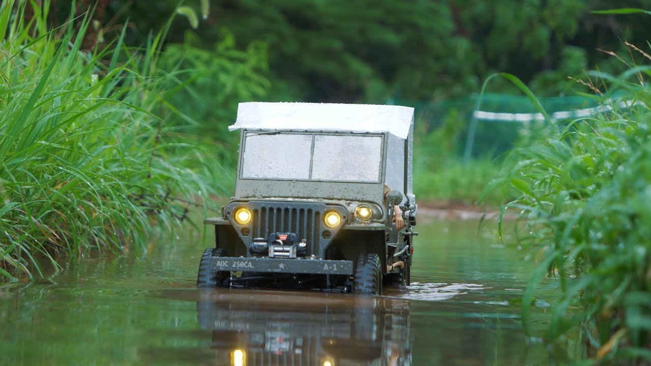 ROCHOBBY Willys 1941 MB Scaler Driving on a rainy day