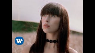 Vignette de la vidéo "Kimbra - Everybody Knows (Official Music Video)"