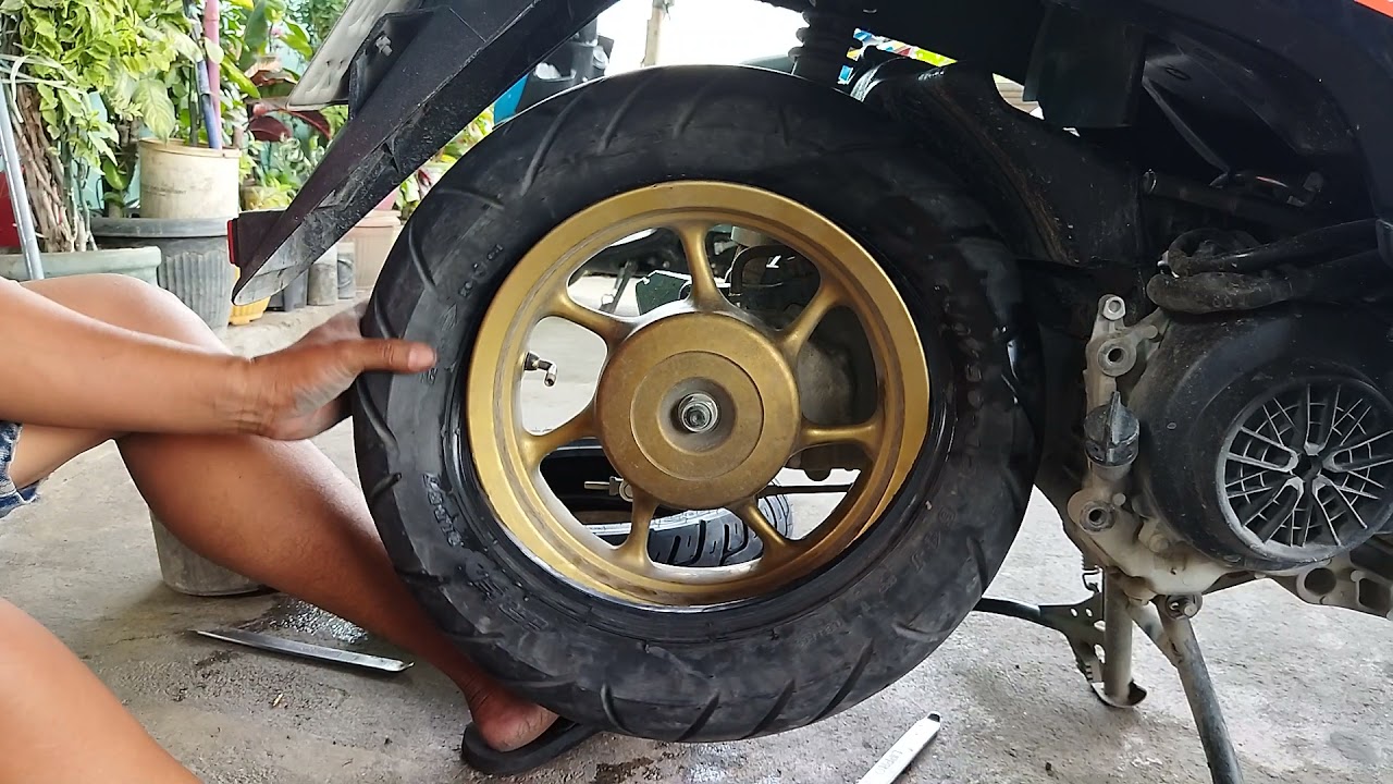 tutorial cara ganti ban motor scoopy tanpa membuka pelek