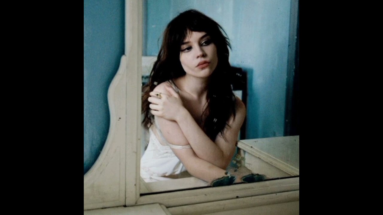 Sophie Thatcher - Black & Blue (instrumental)