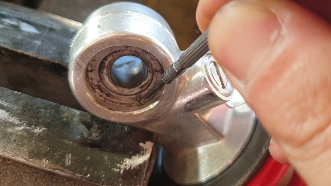 Yamaha YZM660r Raptor shock lower circlips removal YouTube