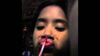 Niña Probando Labial De Ea