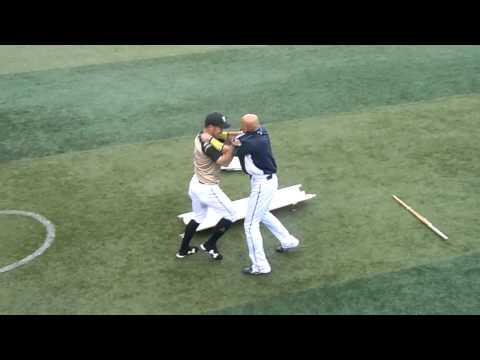 乱闘！DB森本稀哲 vs F小谷野！ @Yokohama Stadium JUN.9,2012