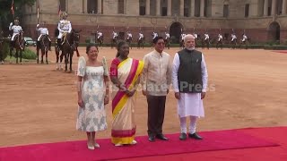 Indias president and PM lead ceremonial welcome ceremony for Philippines president