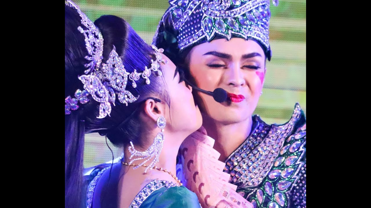 แบงค์💚ปอย หอมนี้ที่รอคอย กรี๊ดกันสนั่นหน้าเวทีเลยจ้าแถมด้วยเกี้ยวหวานๆ 