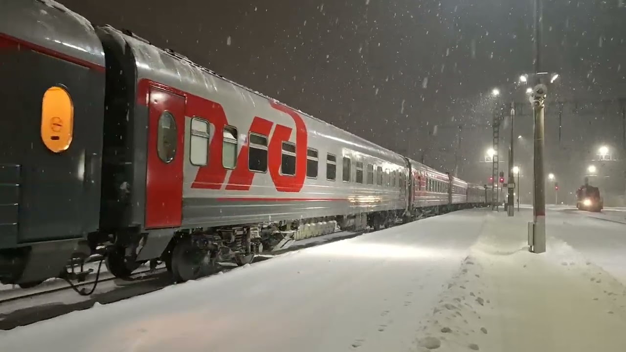 Электровоз ЭП2К-372 (ТЧ-6) со скорым поездом 103А Санкт-Петербург-Белгород