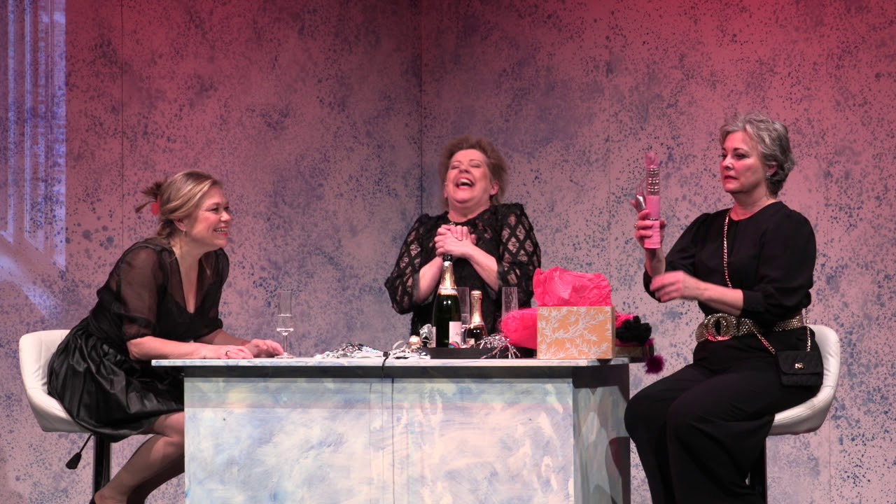 Modne Damer I Morgenkåbe