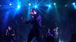 Video thumbnail of "Future Islands - Cave (The Far Field) Live at Berlin, 21.03.2017"