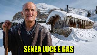 L'uomo che vive in una capanna tra le montagne senza acqua corrente