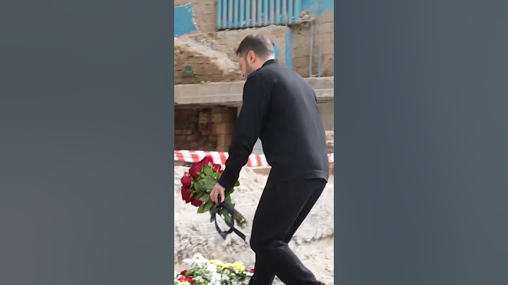 Володимир Зеленський вшанував пам'ять загиблих на місці російського удару по будинку в Києві