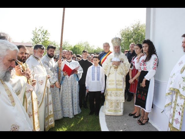 Sfințirea bisericii Parohiei Esna