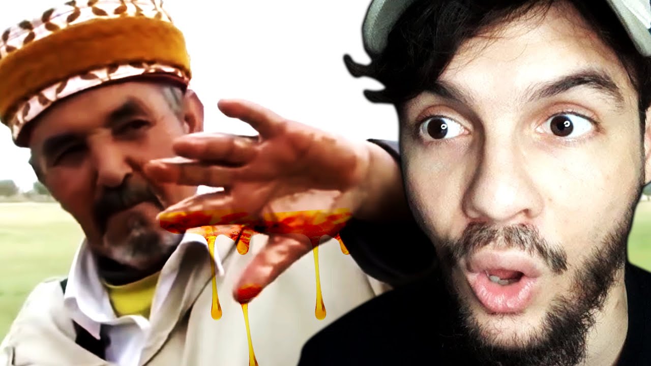 رجل جزائري يقطر العسل من يديه