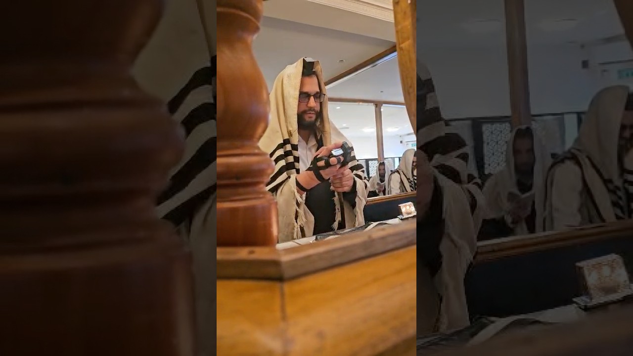 הגאון הינוקא בתפילת שחרית של ערב פסח