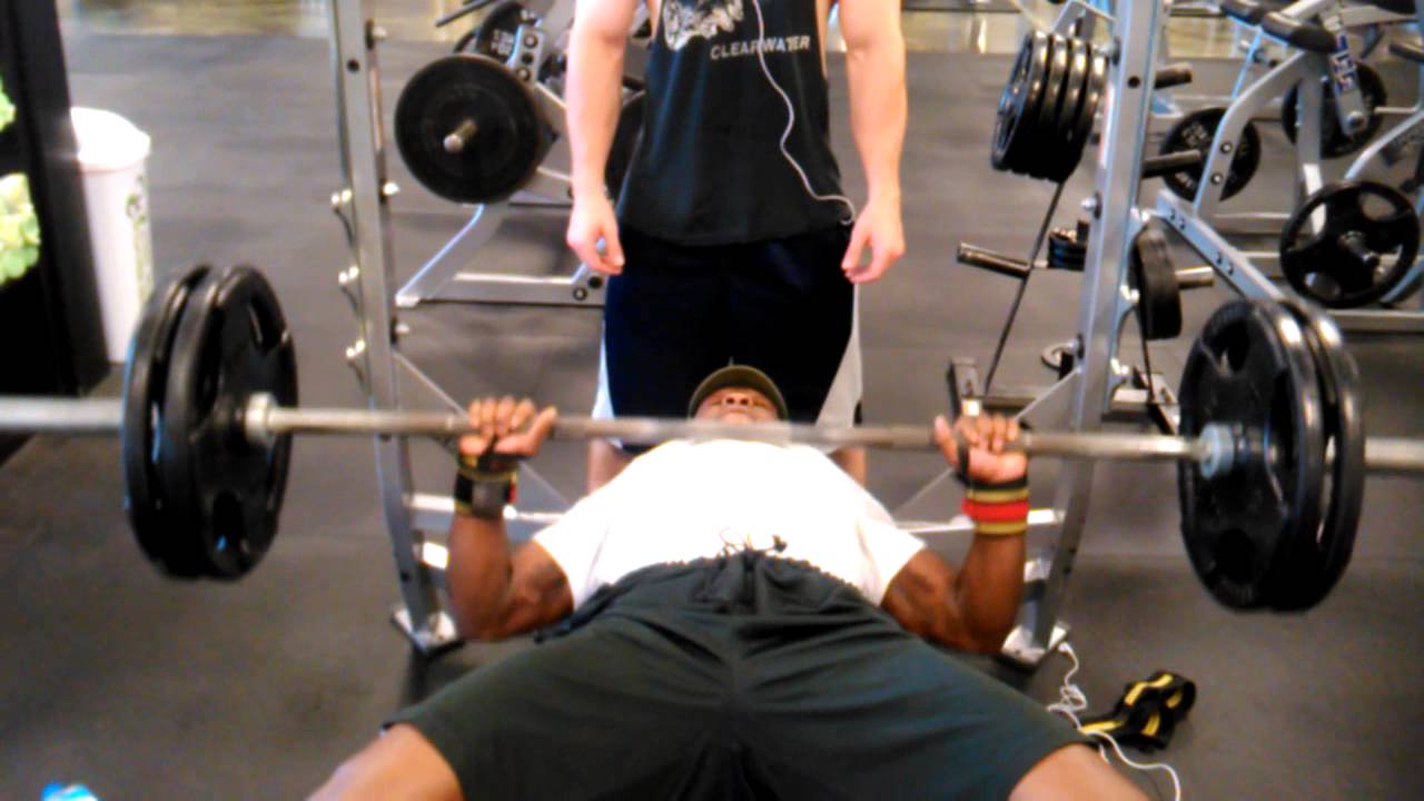 DaeJohn Love hits 24 reps of 225lbs