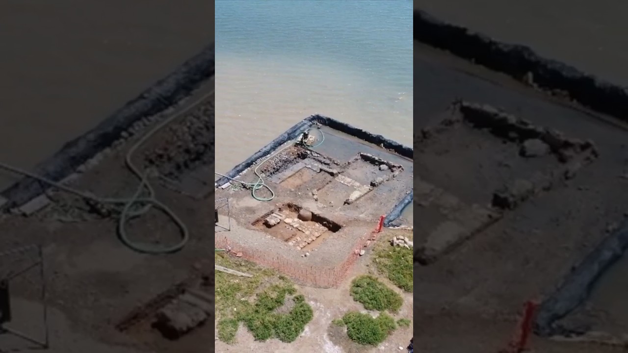 Древнее здание и сокровища из затонувшего города обнаружили под водой в Греции 