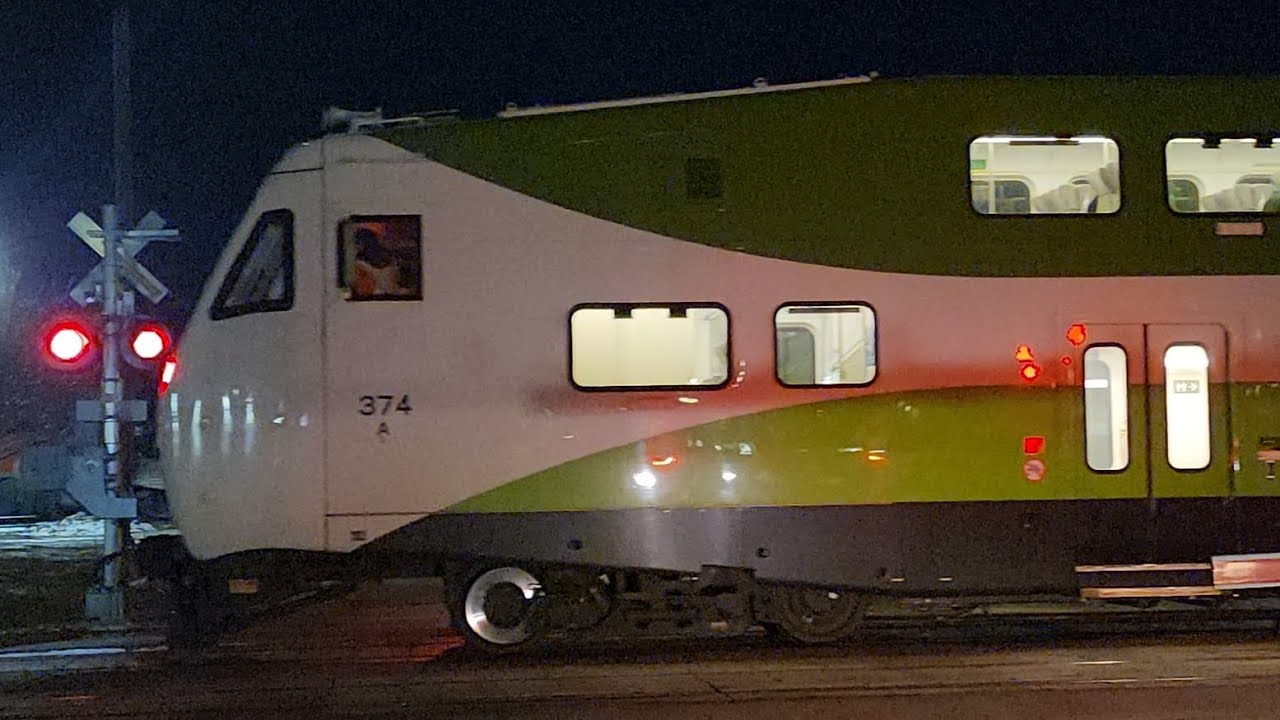 (Equipment Move) GO E-1633 - 374 With 648 Pulling Into Lewis Layover 