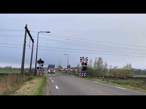 Spoorwegovergang Zenderen // Dutch railroad crossing