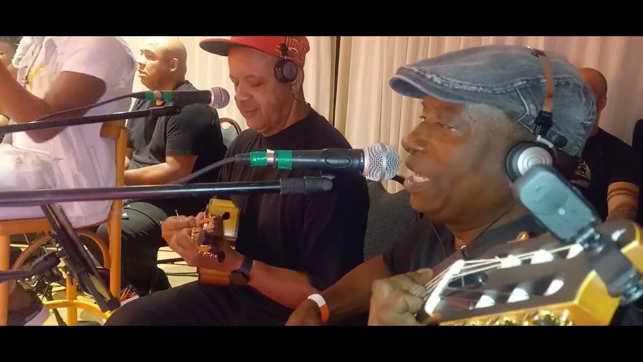 RODA DE SAMBA COM QUARTETO