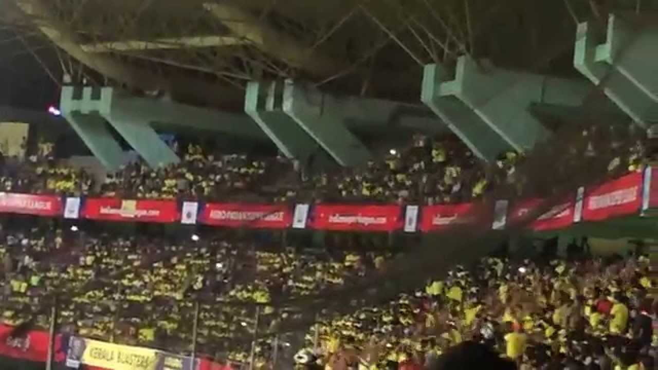 Huge Fan Support For Kerala Blasters Kochi Jawaharlal Nehru Stadium Youtube
